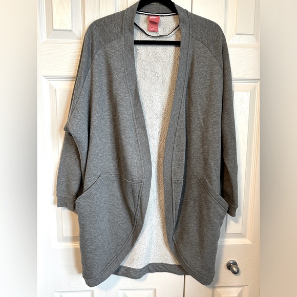 Nike cardigan, size medium - Picture 1 of 14